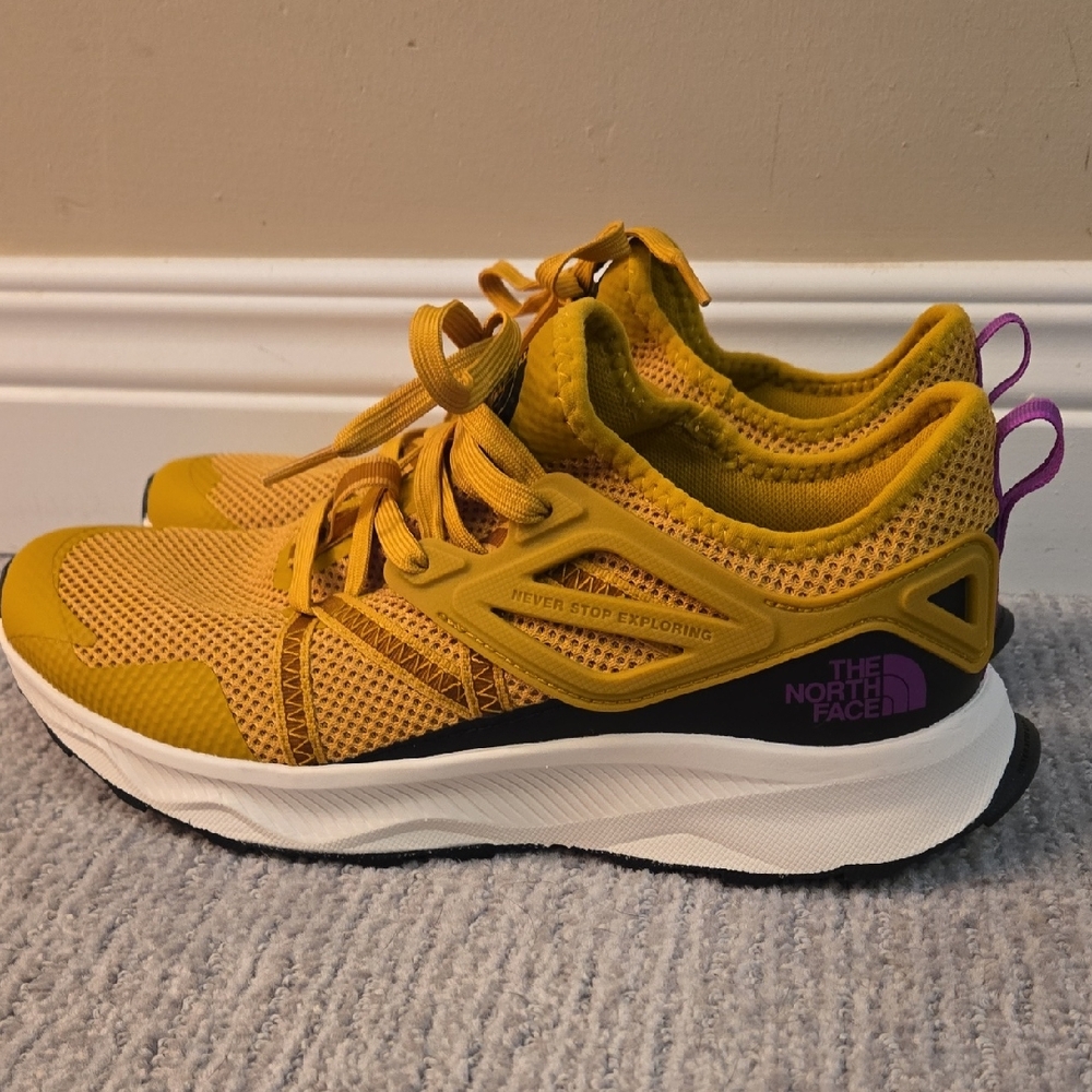 The North Face Mustard and Magenta Oxeye Athletic Shoes Womans Size 9